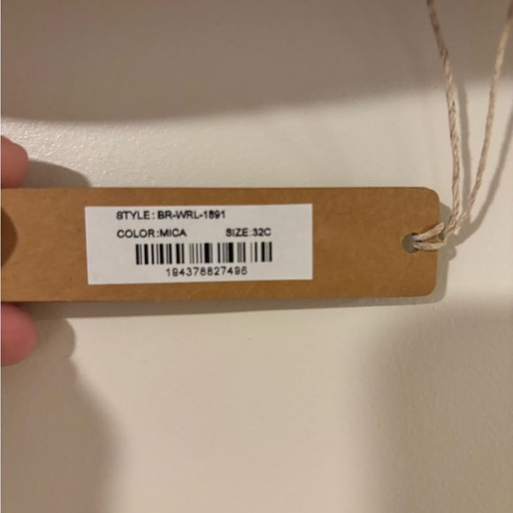 Skims Nude Seamless Bra - Picture 3 of 4